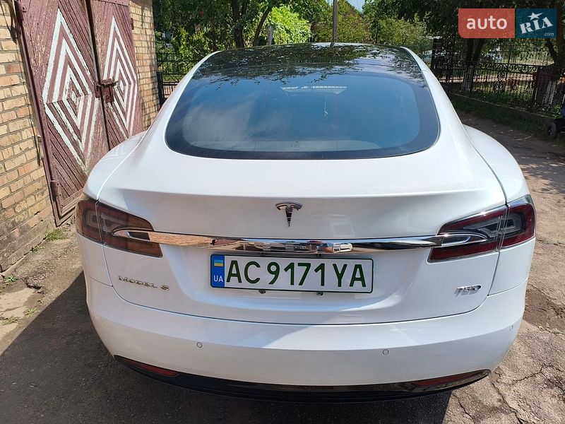 Ліфтбек Tesla Model S 2018 в Нововолинську