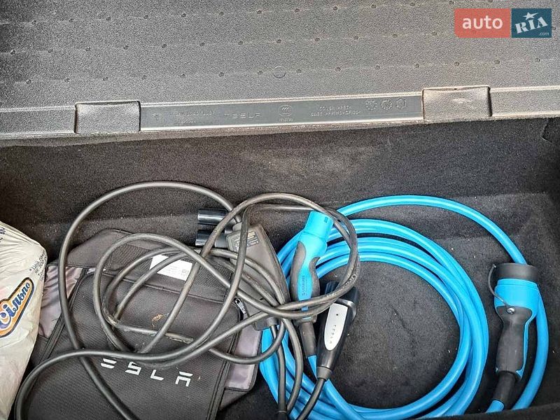 Лифтбек Tesla Model S 2020 в Киеве
