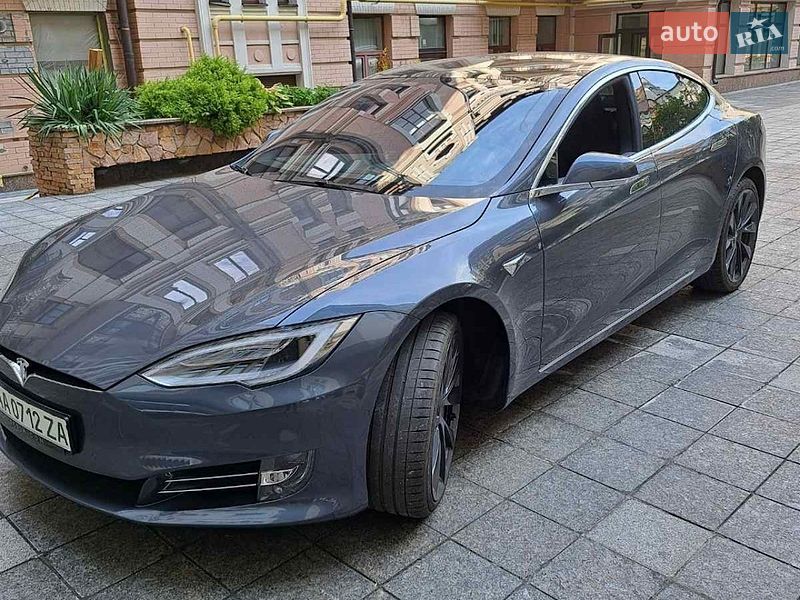 Лифтбек Tesla Model S 2020 в Киеве