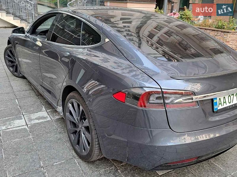 Ліфтбек Tesla Model S 2020 в Києві