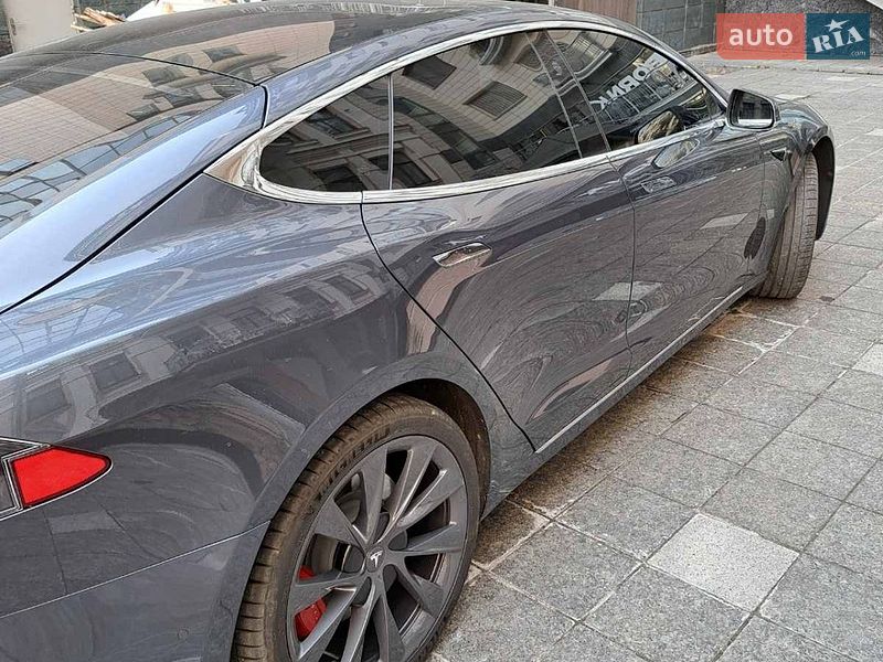 Лифтбек Tesla Model S 2020 в Киеве
