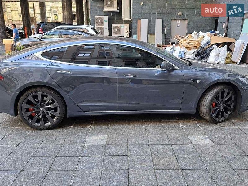 Лифтбек Tesla Model S 2020 в Киеве