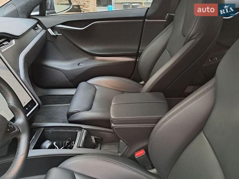 Лифтбек Tesla Model S 2020 в Киеве