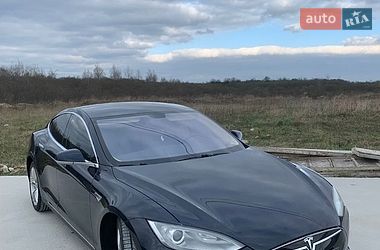 Лифтбек Tesla Model S 2013 в Львове Лифтбек Tesla Model S 2013 в Львове