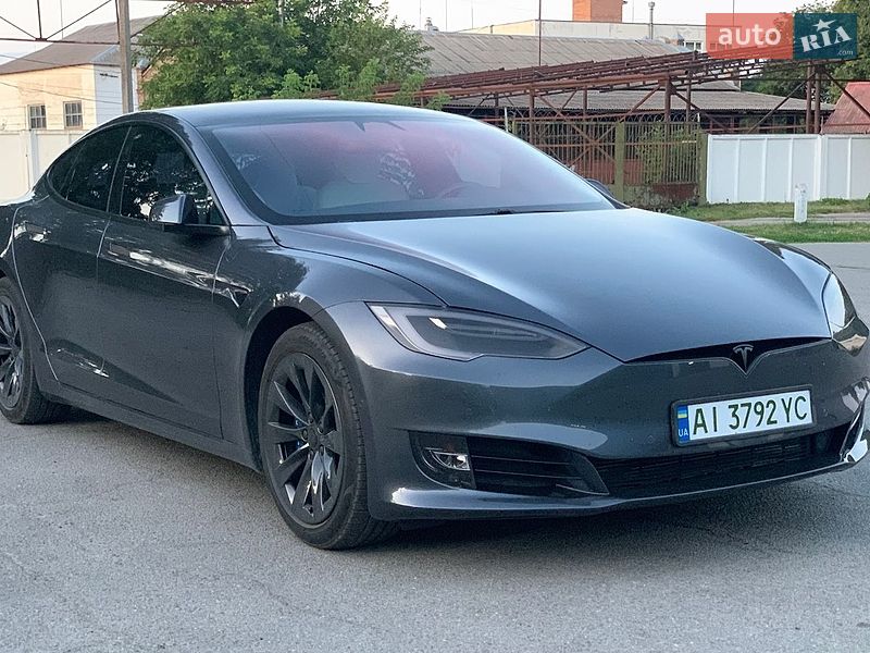 Лифтбек Tesla Model S 2017 в Сквире