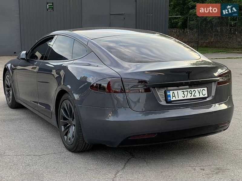 Лифтбек Tesla Model S 2017 в Сквире