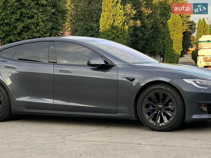 Лифтбек Tesla Model S 2017 в Сквире