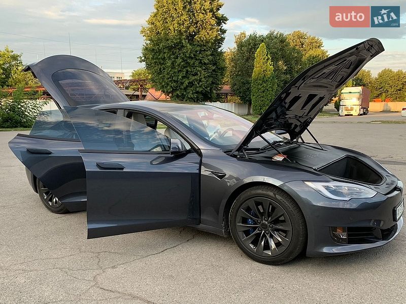 Лифтбек Tesla Model S 2017 в Сквире