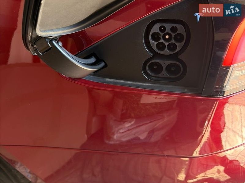 Лифтбек Tesla Model S 2023 в Черкассах