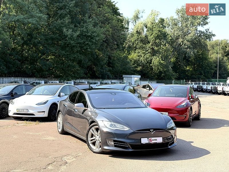 Лифтбек Tesla Model S 2015 в Киеве фото 2 Лифтбек Tesla Model S 2015 в Киеве
