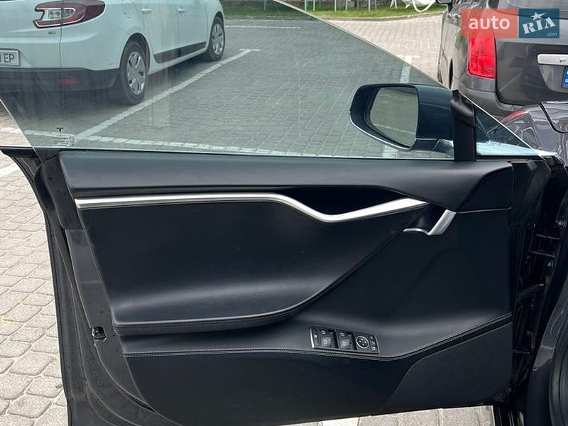 Лифтбек Tesla Model S 2017 в Львове фото 16 Лифтбек Tesla Model S 2017 в Львове