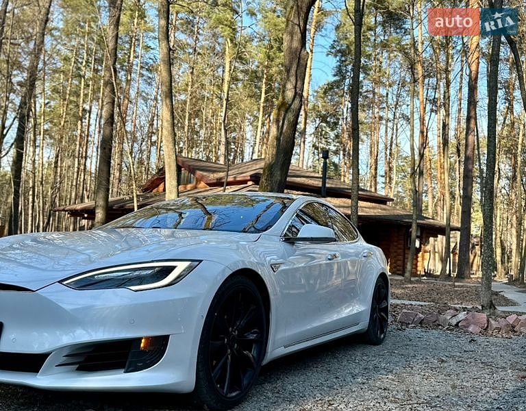 Tesla Model S 2016