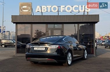 Ліфтбек Tesla Model S 2015 в Києві