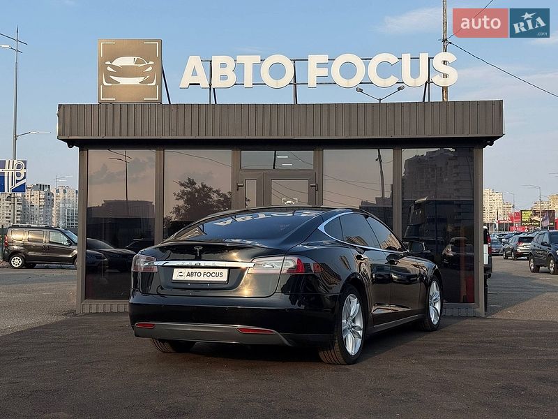 Ліфтбек Tesla Model S 2015 в Києві