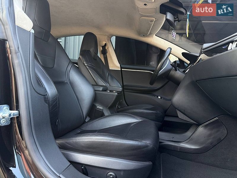 Ліфтбек Tesla Model S 2015 в Києві