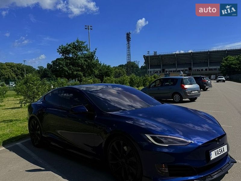 Ліфтбек Tesla Model S 2018 в Івано-Франківську