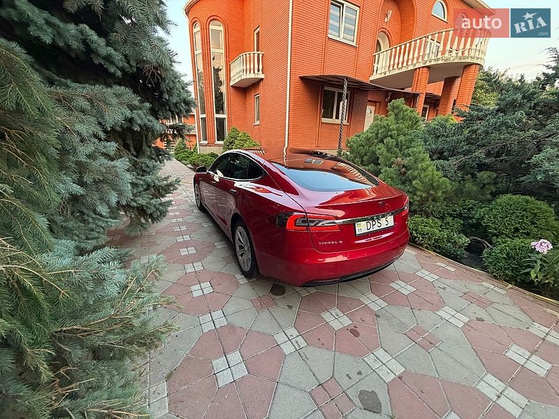 Лифтбек Tesla Model S 2017 в Киеве фото 8 Лифтбек Tesla Model S 2017 в Киеве
