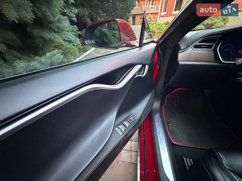 Лифтбек Tesla Model S 2017 в Киеве фото 11 Лифтбек Tesla Model S 2017 в Киеве