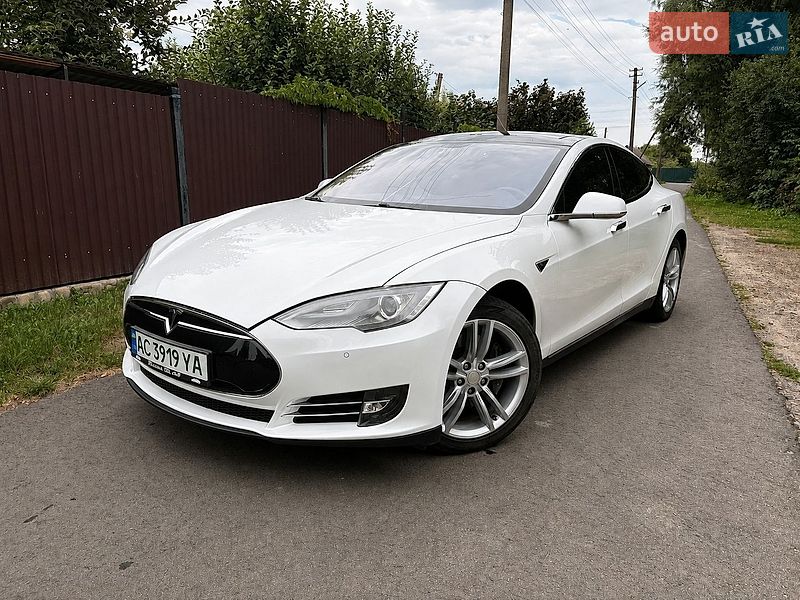 Ліфтбек Tesla Model S 2013 в Володимирі