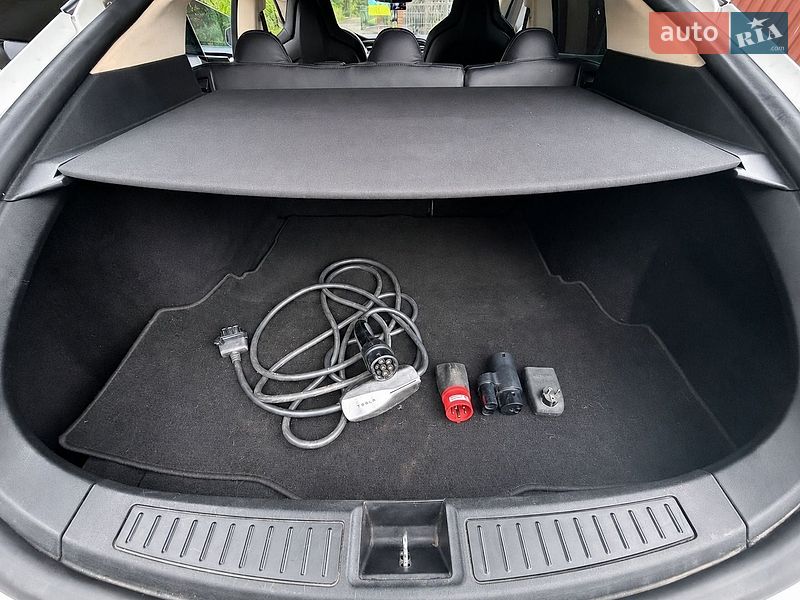 Ліфтбек Tesla Model S 2013 в Володимирі
