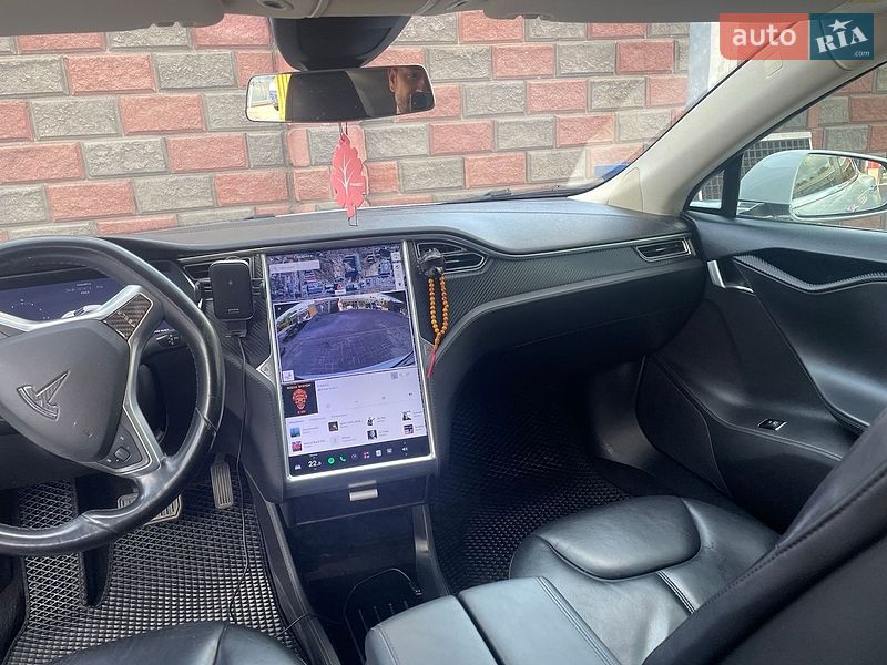Ліфтбек Tesla Model S 2015 в Рівному