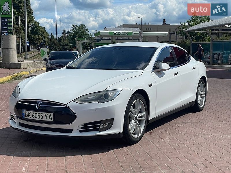 Ліфтбек Tesla Model S 2015 в Рівному