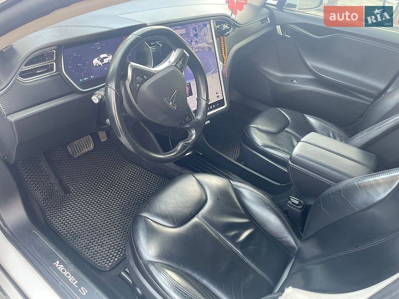 Ліфтбек Tesla Model S 2015 в Рівному