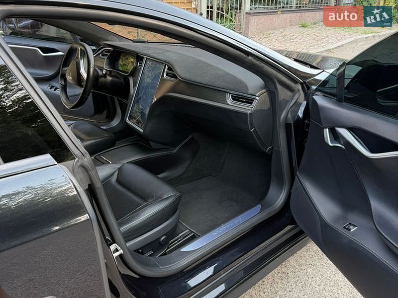 Ліфтбек Tesla Model S 2015 в Києві