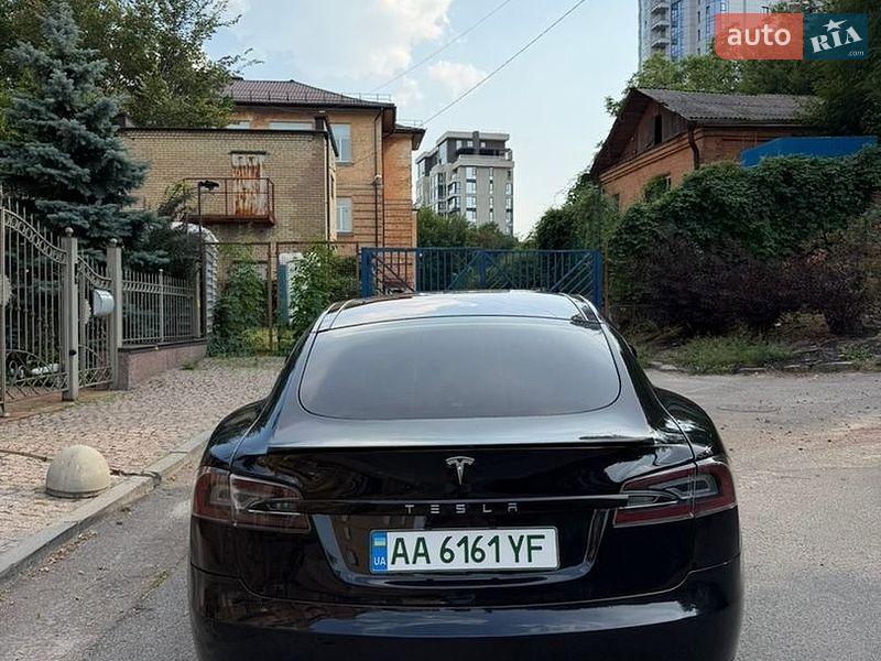 Ліфтбек Tesla Model S 2015 в Києві
