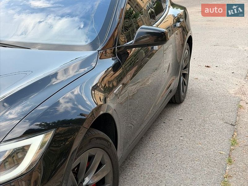 Ліфтбек Tesla Model S 2015 в Києві