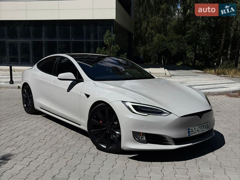 Ліфтбек Tesla Model S 2018 в Тернополі