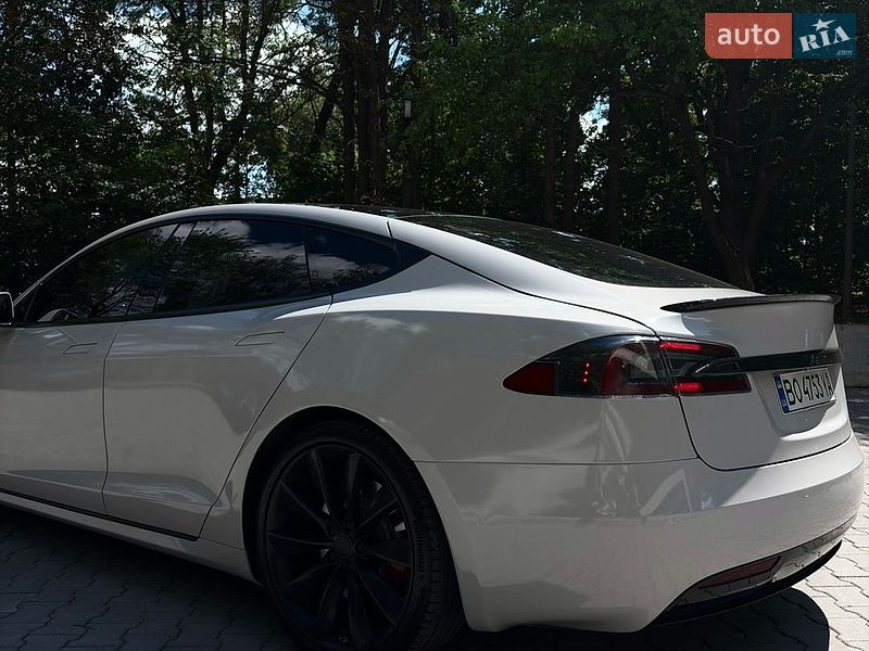 Ліфтбек Tesla Model S 2018 в Тернополі