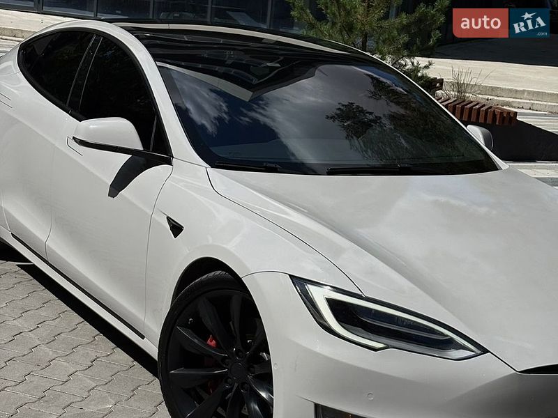 Ліфтбек Tesla Model S 2018 в Тернополі