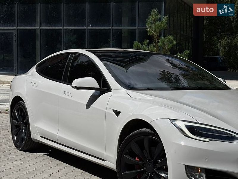 Ліфтбек Tesla Model S 2018 в Тернополі