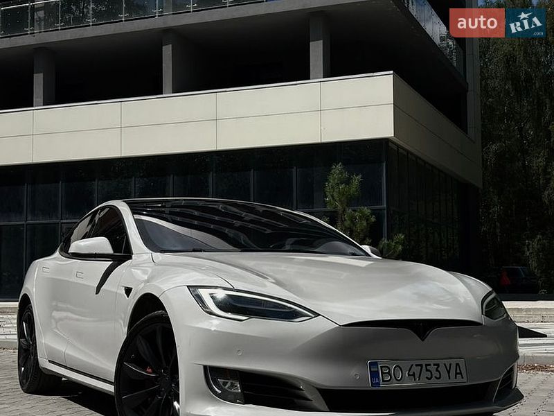 Ліфтбек Tesla Model S 2018 в Тернополі