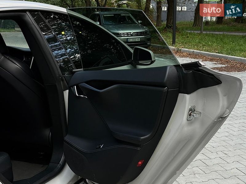 Ліфтбек Tesla Model S 2018 в Тернополі