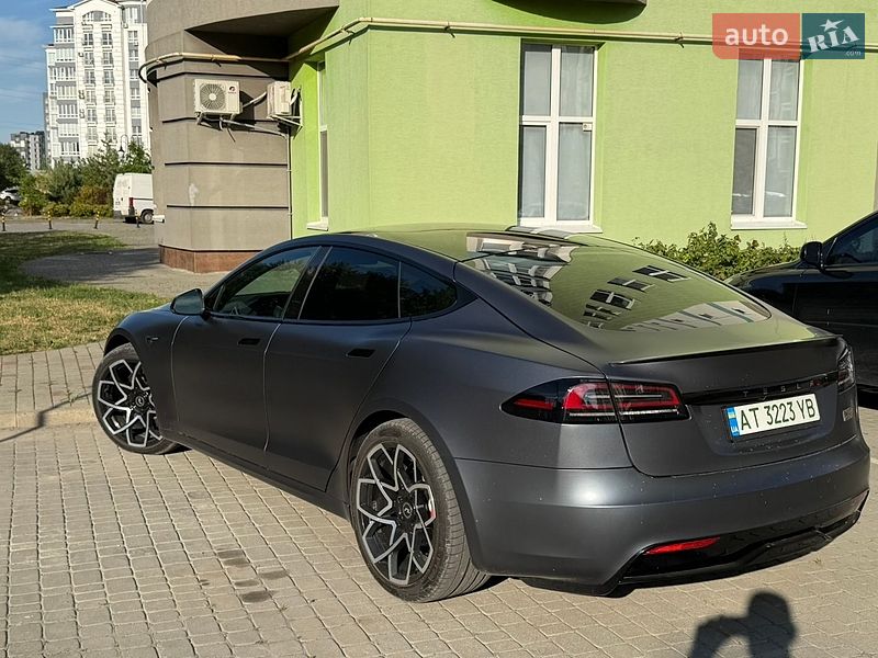 Лифтбек Tesla Model S 2023 в Ивано-Франковске