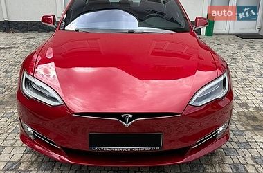 Лифтбек Tesla Model S 2018 в Львове