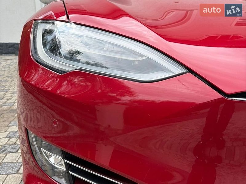 Лифтбек Tesla Model S 2018 в Львове