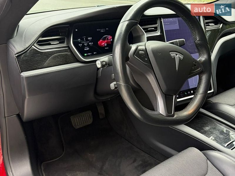 Лифтбек Tesla Model S 2018 в Львове