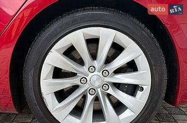 Лифтбек Tesla Model S 2018 в Львове