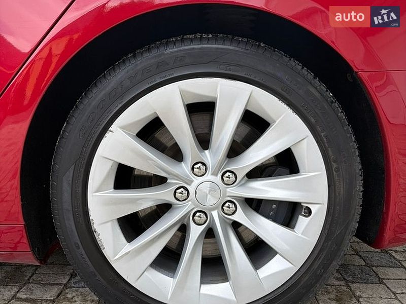 Лифтбек Tesla Model S 2018 в Львове