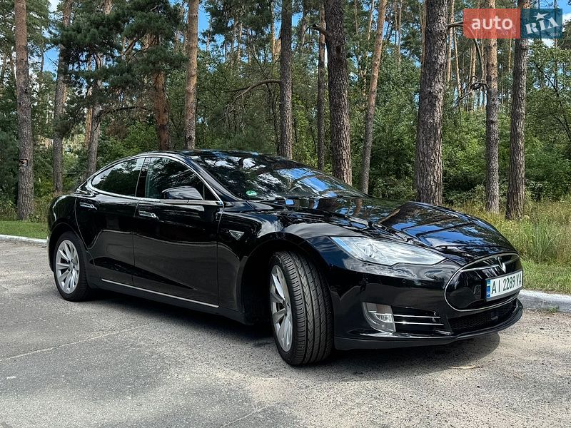 Tesla Model S 2015