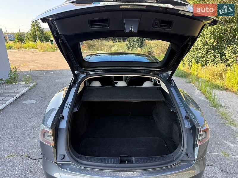 Лифтбек Tesla Model S 2013 в Каменском