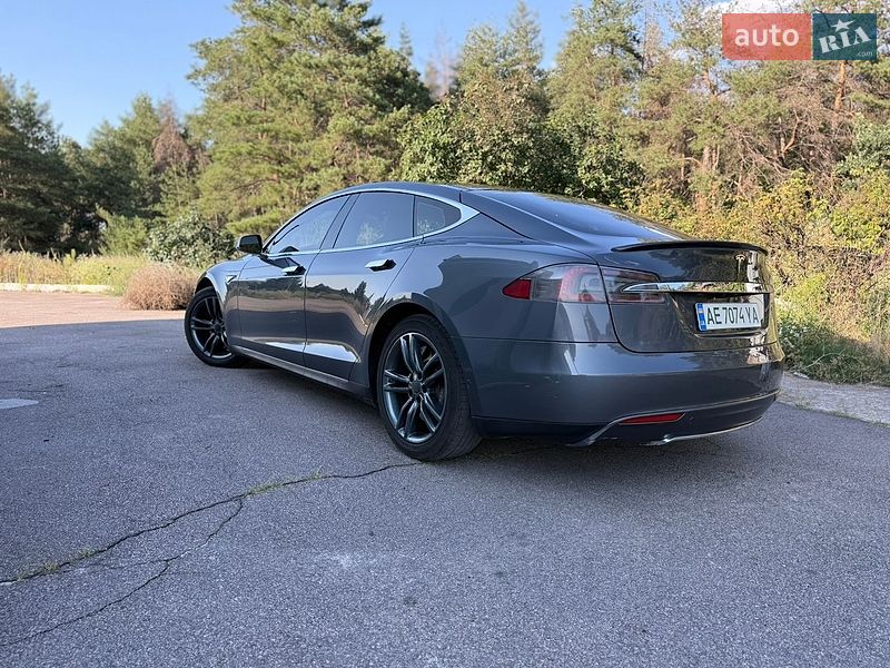 Лифтбек Tesla Model S 2013 в Каменском