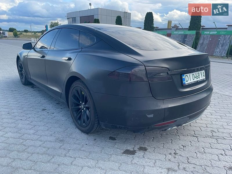 Лифтбек Tesla Model S 2013 в Львове