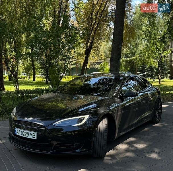 Ліфтбек Tesla Model S 2015 в Києві фото 20 Ліфтбек Tesla Model S 2015 в Києві