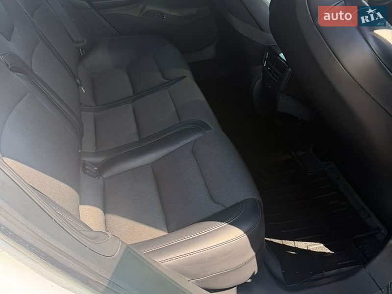 Лифтбек Tesla Model S 2018 в Киеве