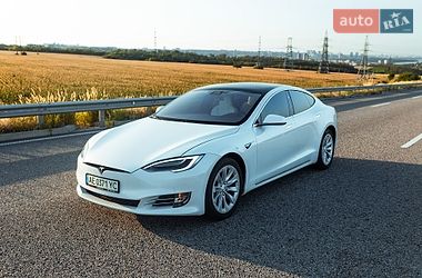 Ліфтбек Tesla Model S 2018 в Дніпрі фото 2 Ліфтбек Tesla Model S 2018 в Дніпрі