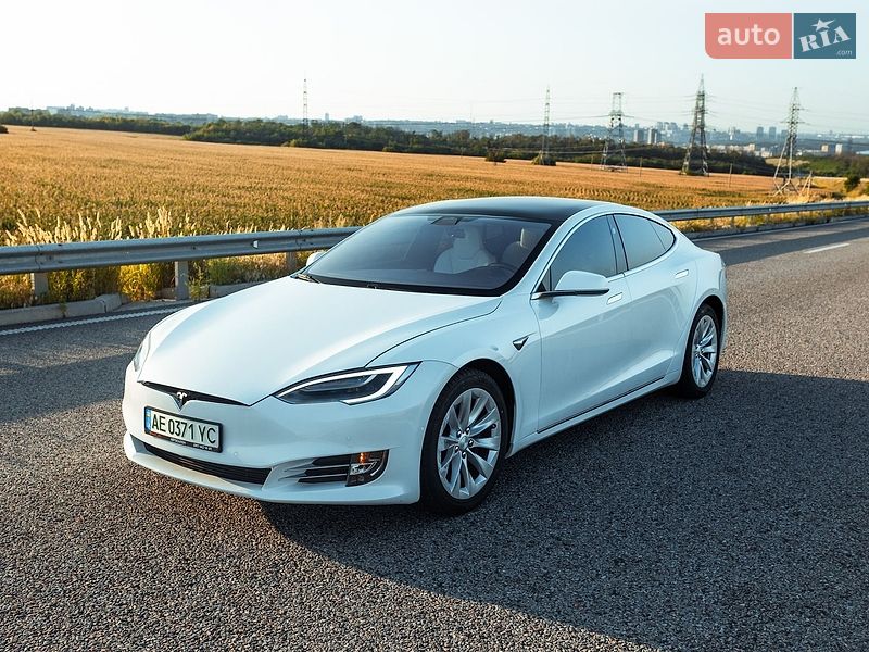Ліфтбек Tesla Model S 2018 в Дніпрі фото 2 Ліфтбек Tesla Model S 2018 в Дніпрі